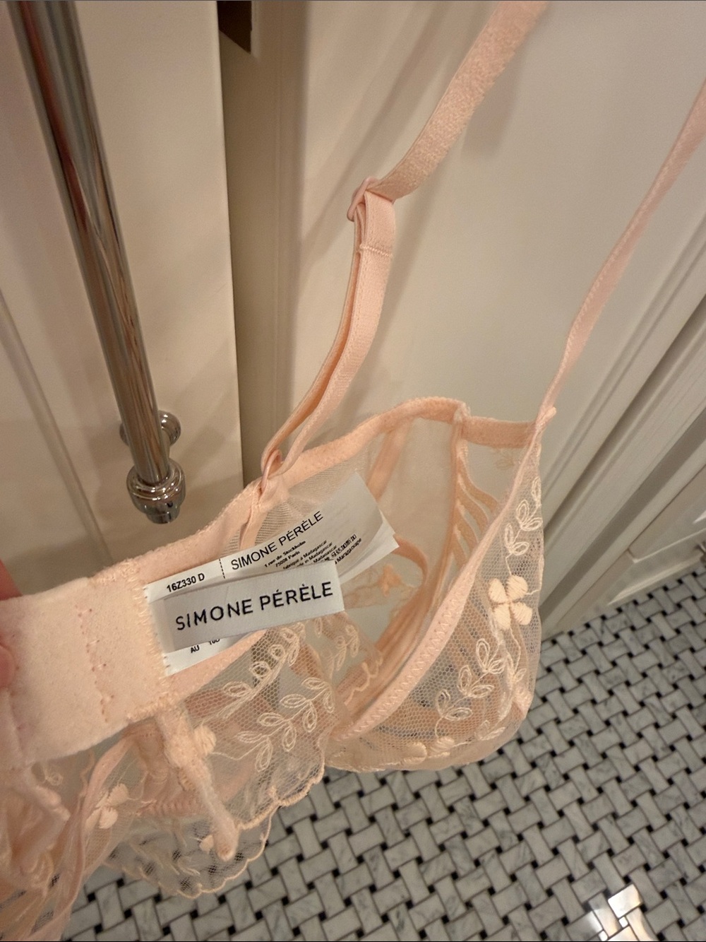 Simone Perele pink lace bra - Picture 2 of 3